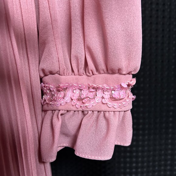 Vintage 1970s Union Made Dusty Pink Pleated Secretary Mod Dress Sequins Accents - Picture 4 of 14